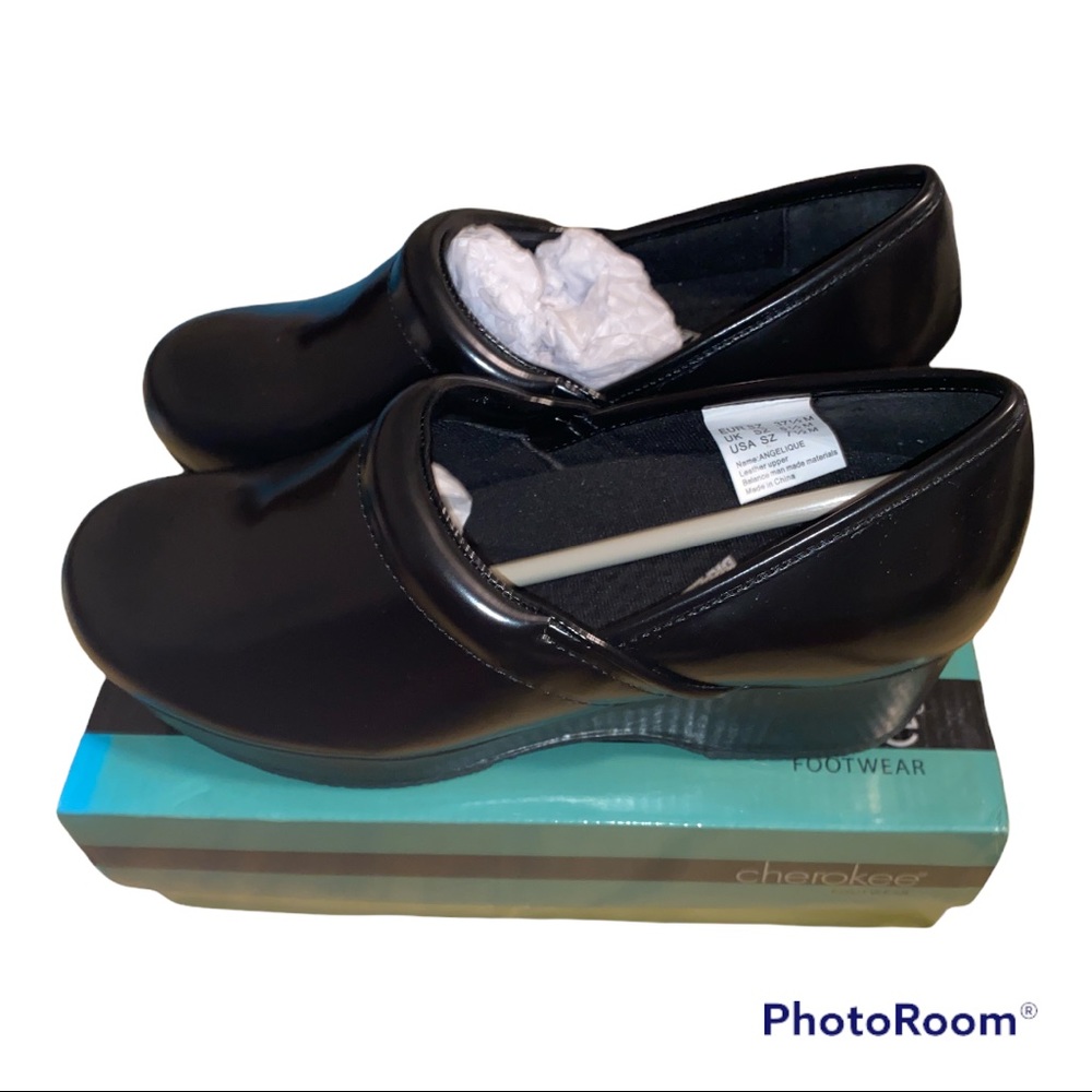 Cherokee Womens Angelique Leather Slip Resistant Clogs